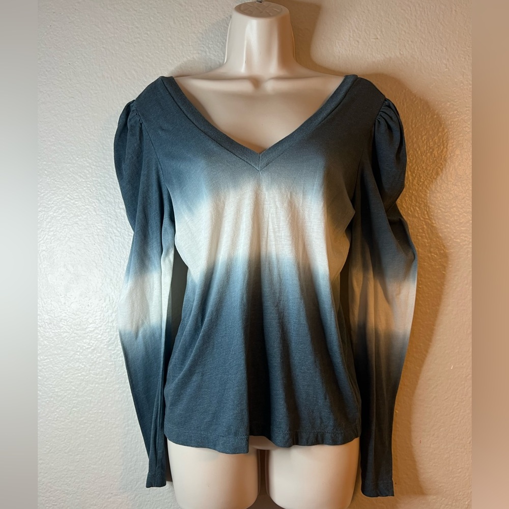 Chaser OMBRE Blue V-Neck Long Sleeve Small